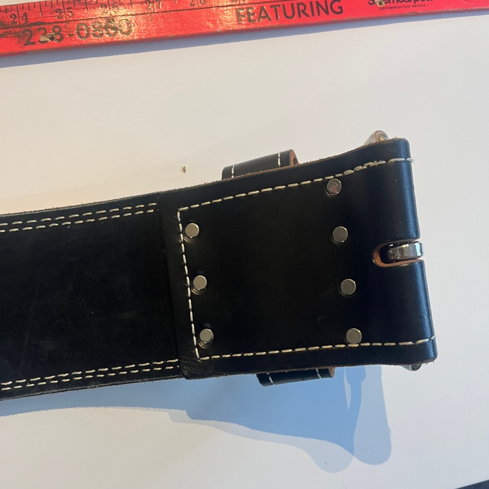 Rogue 13mm Powerlifting belt - Picture 6 of 10
